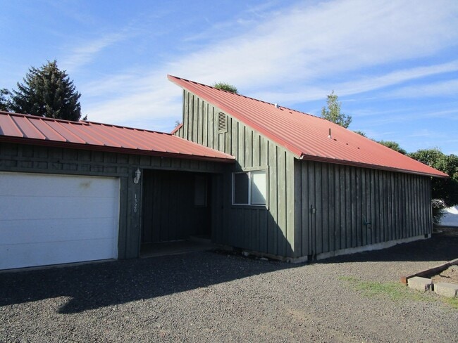 Building Photo - House Right By Ward Rhoden Stadium - Avail...