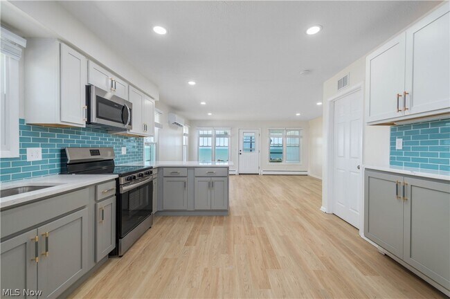 Photo - 3842 Edgewater Dr