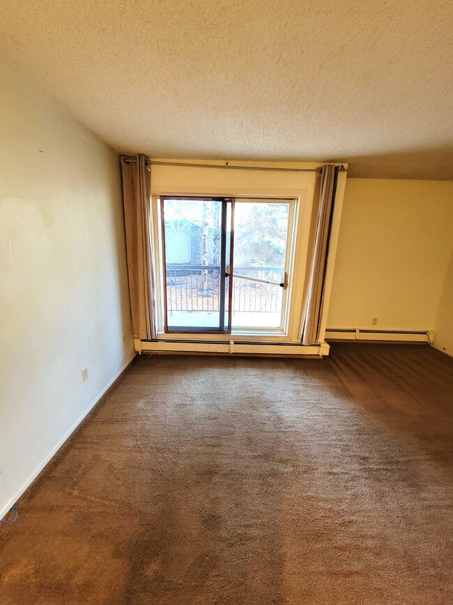 Photo - 104 10 St