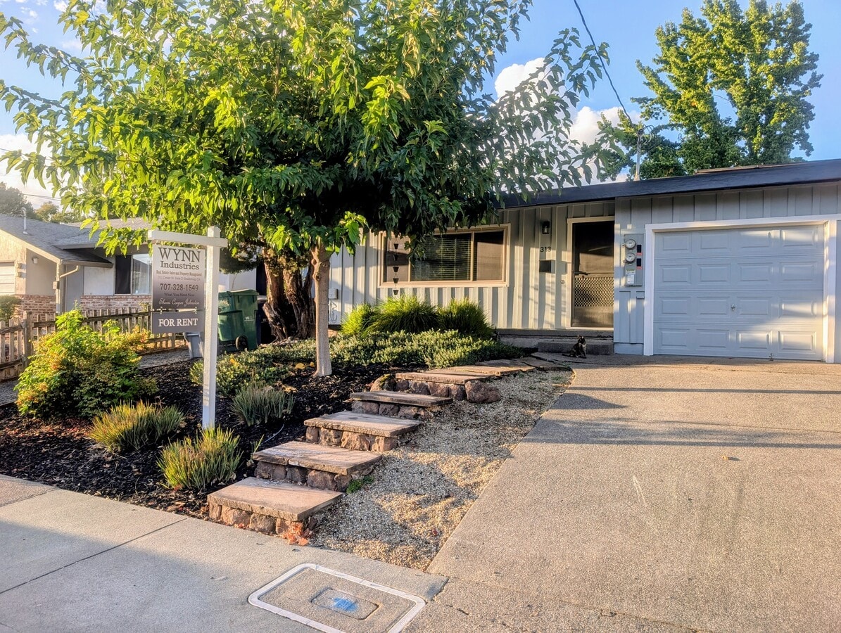 Photo - 313 Sherman St