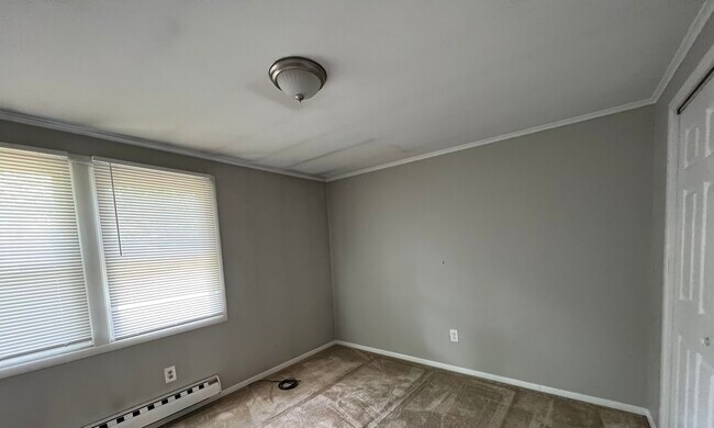 Photo - 1909 Storrs Rd