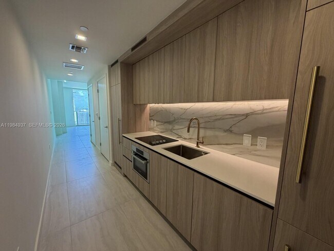 Photo - 77 SE 5th St Unidad 4004