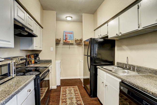 William B Travis Aprtments IMG 40_1.jpg - William B Travis Apartments