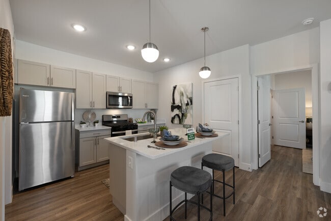 1 BR, 1 BA - 885 SF - Kitchen