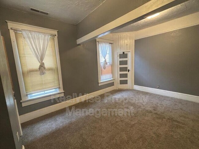 Photo - 212 SE Mosher Ave