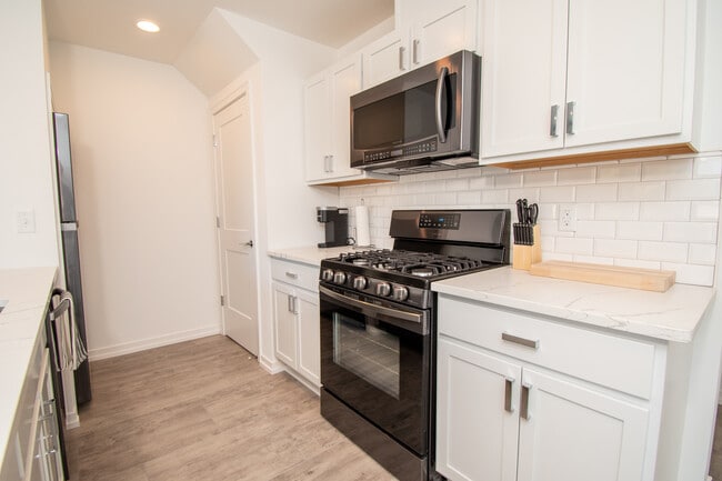 Photo - 626 E 4th St