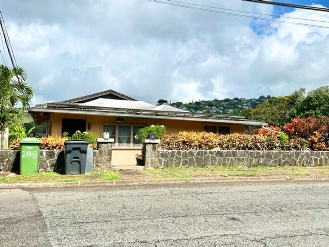 Building Photo - 3br/1ba Single Family House in the Nuuanu/Punchbowl Neighborhood