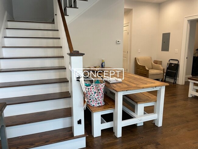 Photo - 2045 Beacon St