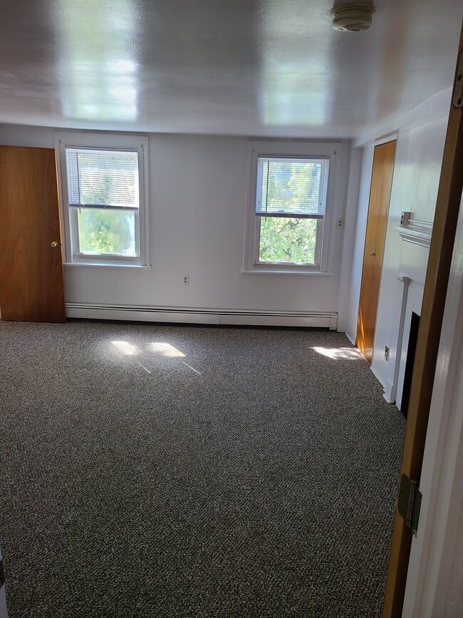 Living room or bedroom - 131 Depeyster St Unit 2nd Floor