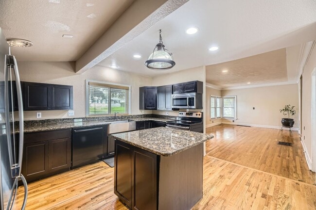Photo - 5339 S Windermere St