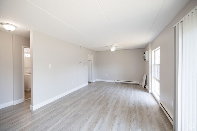 1BR, 1BA - 570SF - Greenbush Station