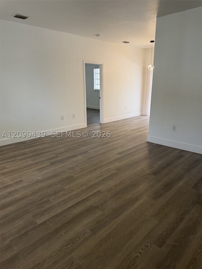 2720 NE 3rd Dr Unit 202