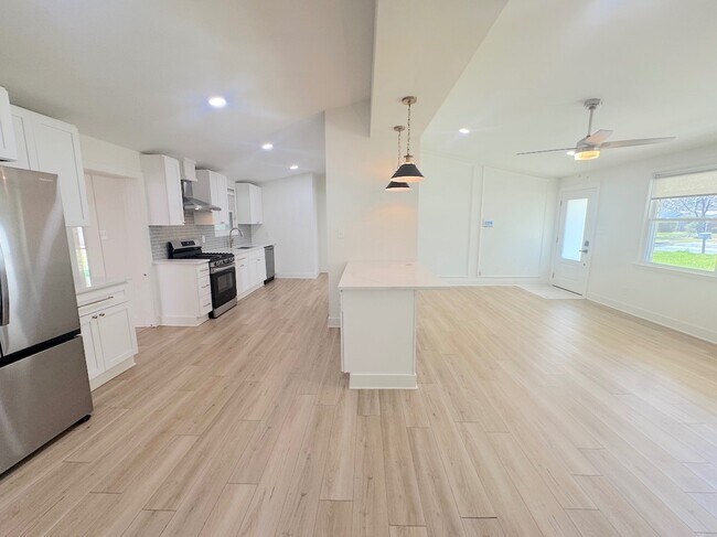 Photo - 324 Tanglewood Rd