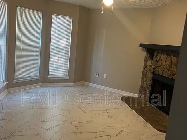 3543 N Hopkins Ct