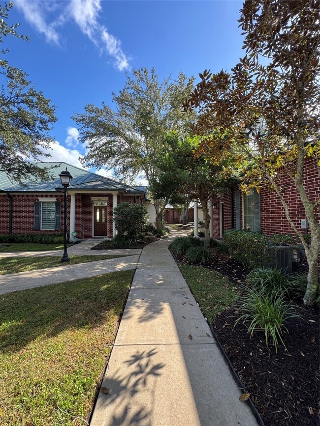 Building Photo - 4501 Cartwright Rd Unit 203