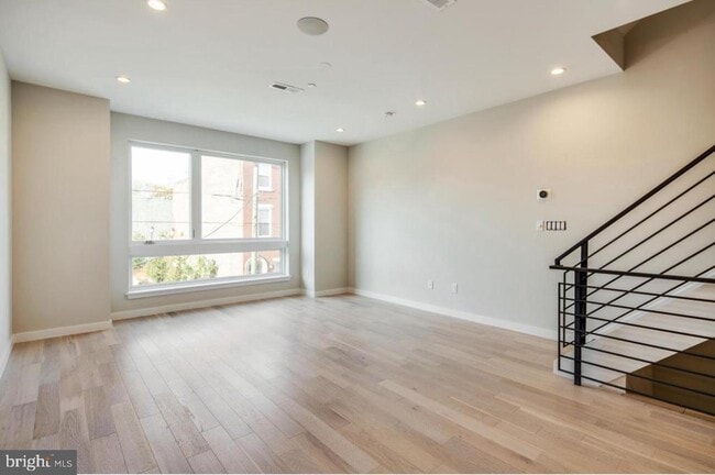 Photo - 909 N 15th St Unit B