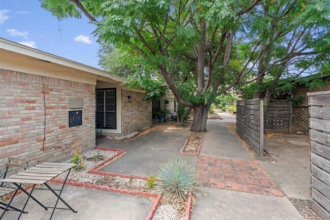Building Photo - 3426 Willowrun Dr Unit B Rental