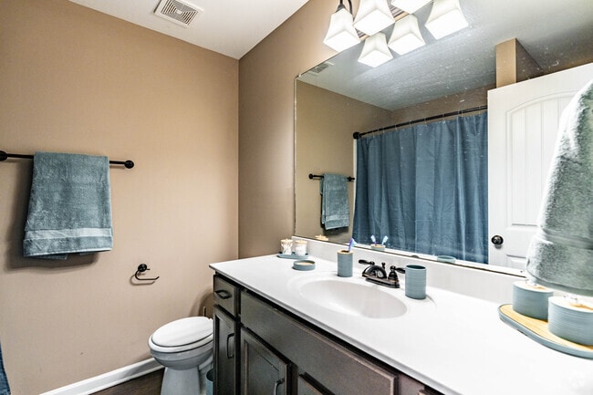2BR, 1.5BA - 908SF - Primary Bathroom