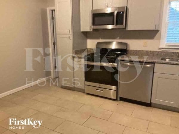 Photo - 6064 Blackhawk Trail SE