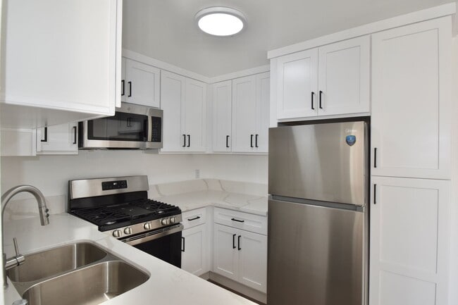 Photo - 12249 Oxnard St Unidad 104