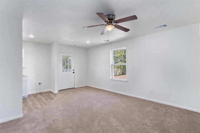 Photo - 2002 W 2nd St