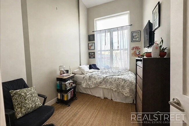 Photo - Spacious 3-Bedroom Residence Near Maria Hernandez Park Unit 2L