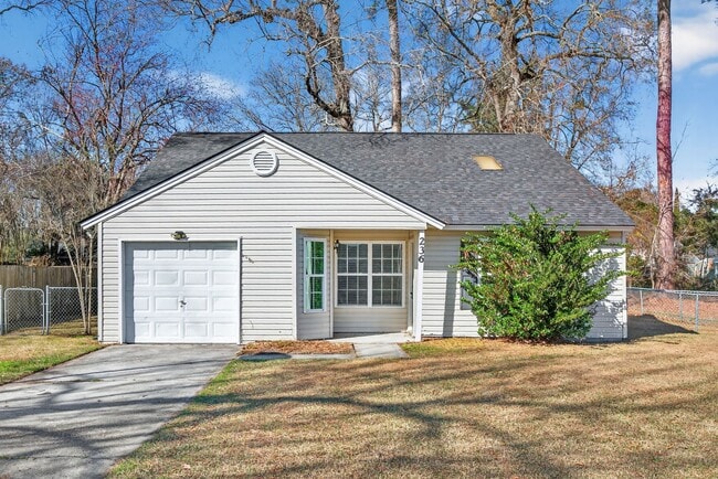 Building Photo - 3 Bedrooms, 2 Bathrooms - Piercefield Forest