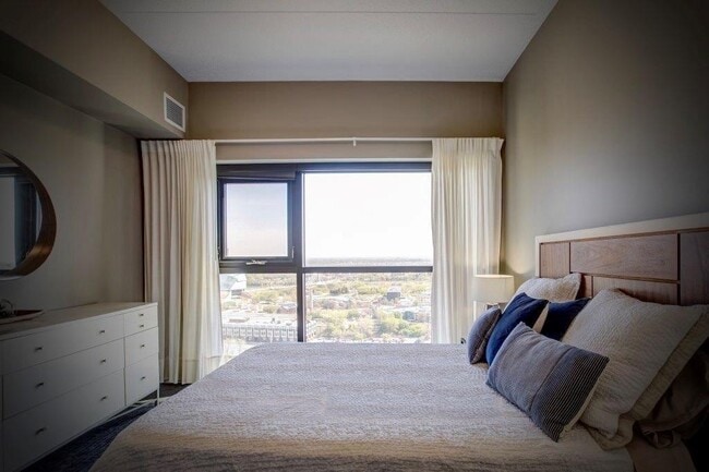 Building Photo - 300 Assiniboine