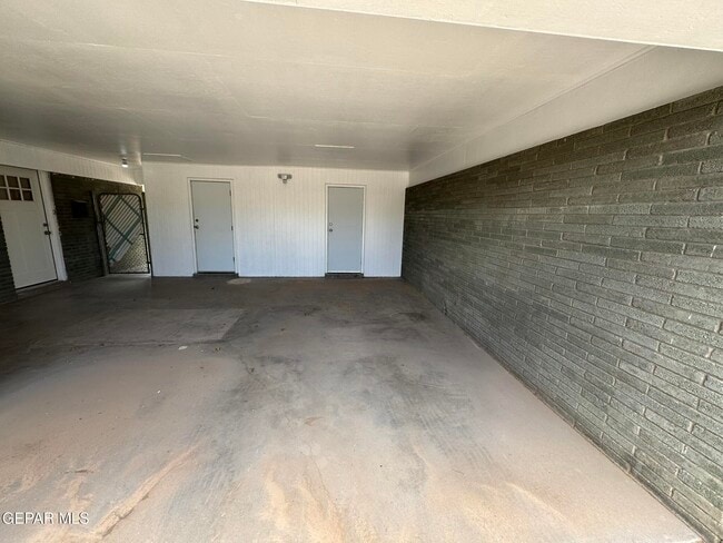5704 Miami Ct
