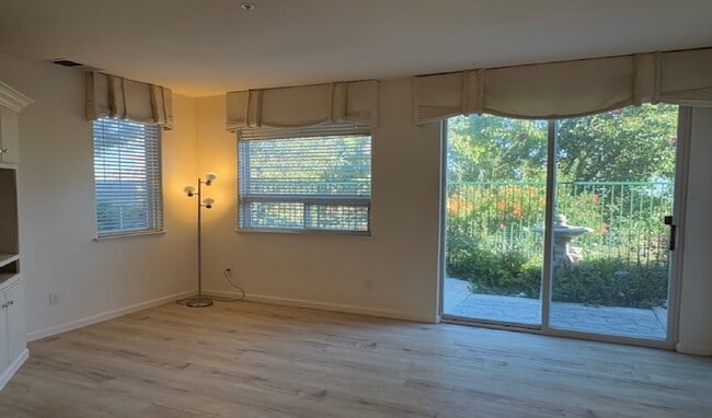 Photo - 5630 Highcrest Ct