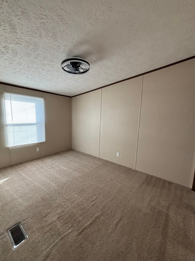 Photo - 265 College St