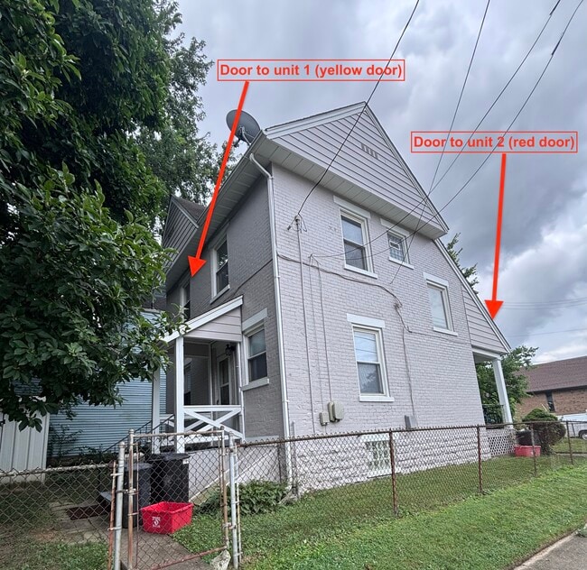 Only 2 units in the building. - 4822 Oak St Unit 1