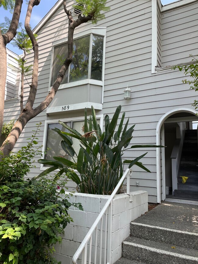 589 N Garfield Ave Unit 1