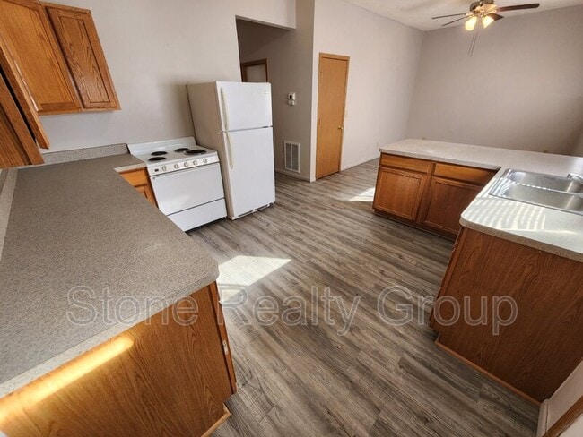 Photo - 2480 N Main St