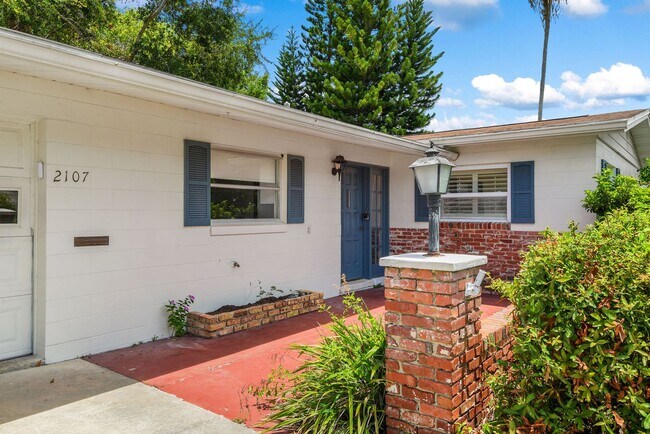 Photo - 2107 Brookview Dr