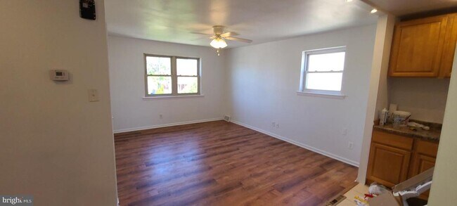 Photo - 9403 Lansford St