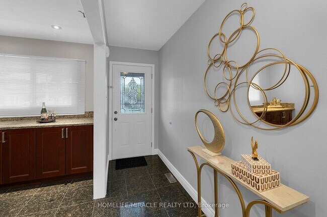 Photo - 8 Franca Cres