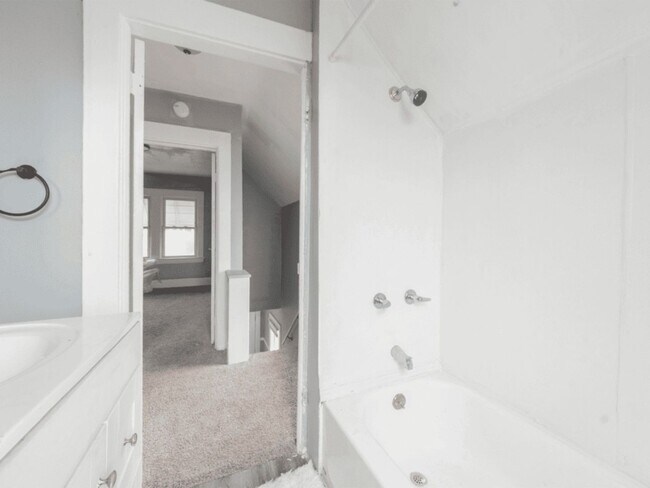 Photo - Charming 2-Bedroom 1 Bathroom Property in Prime Location