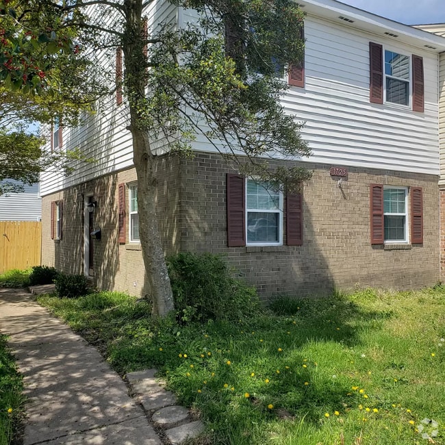 Building Photo - 1725 Olde Buckingham Rd Rental