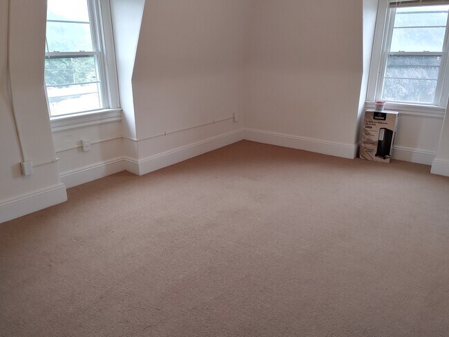 Photo - 321 Main St Unit 5