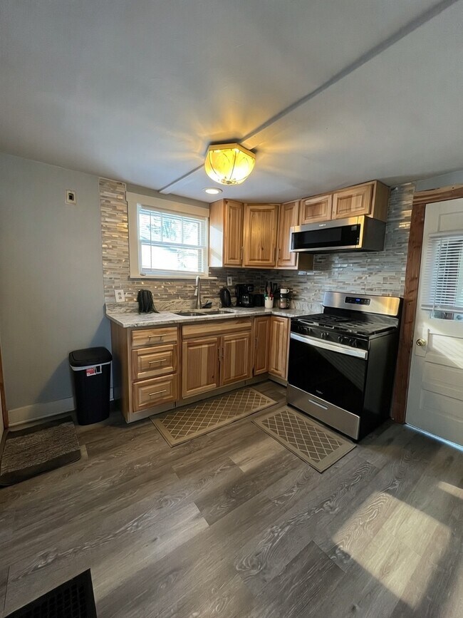 Photo - 300 N Madison St