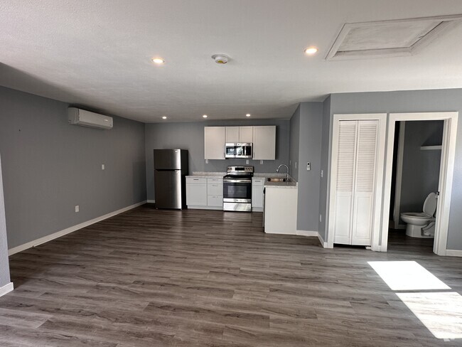 Building Photo - 27 W Las Animas St Unit #B Rental