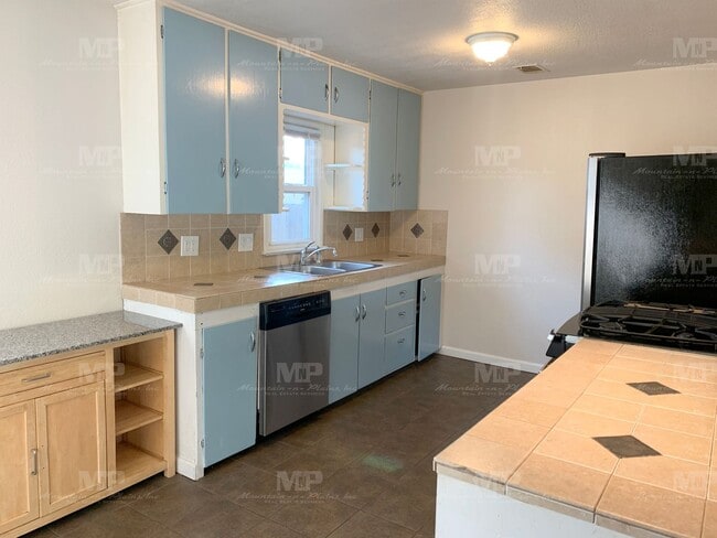 Photo - 1808 Remington St