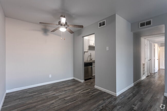 2BR, 1.5BA - 864SF - Dining Area
