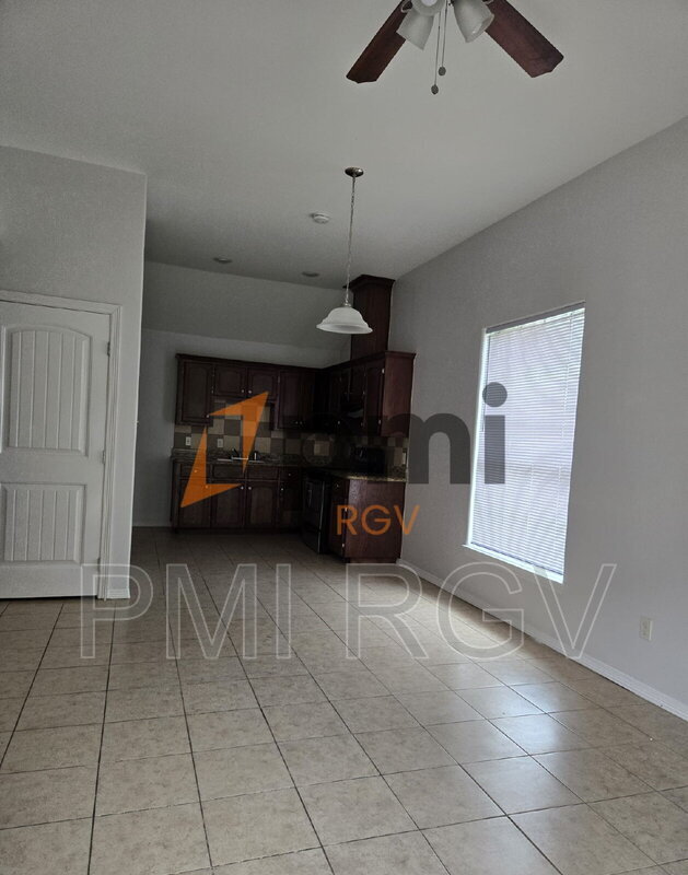 Building Photo - 112 W Amy Dr Unit B Rental