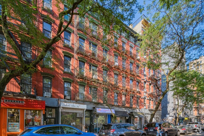 330 E 11th St New York, NY 10003-7423 - 330 E 11th St