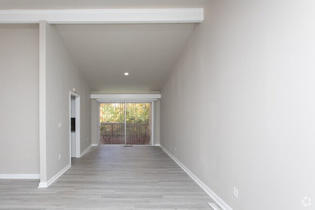 2BR, 2BA - 1400SF