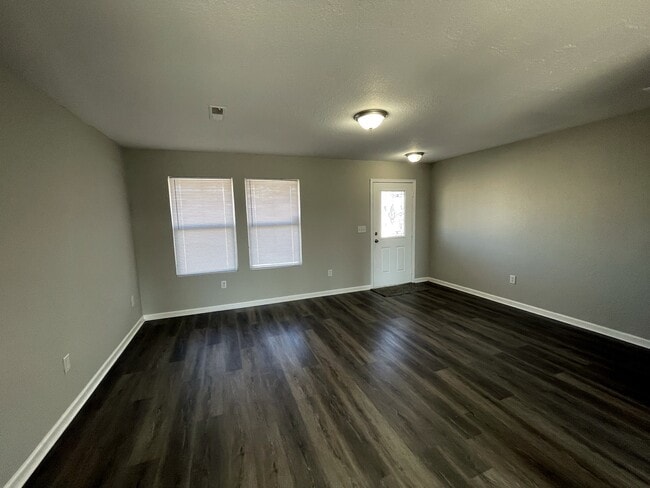 228 Whitestone Dr NE