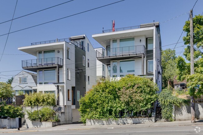 Building Photo - Beautiful 3 bedroom townhome in Leschi!