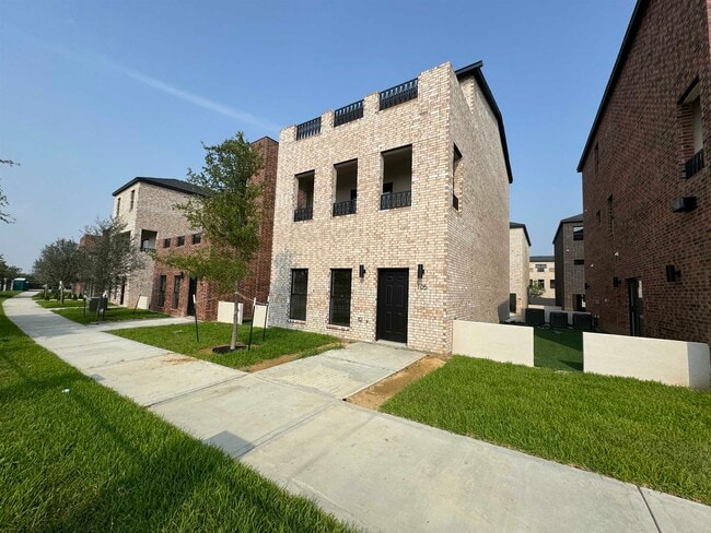 Building Photo - 210 Veracruz Dr Unit 105